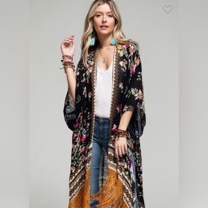 Stunning floral print Kimono with fine tassel and side split.